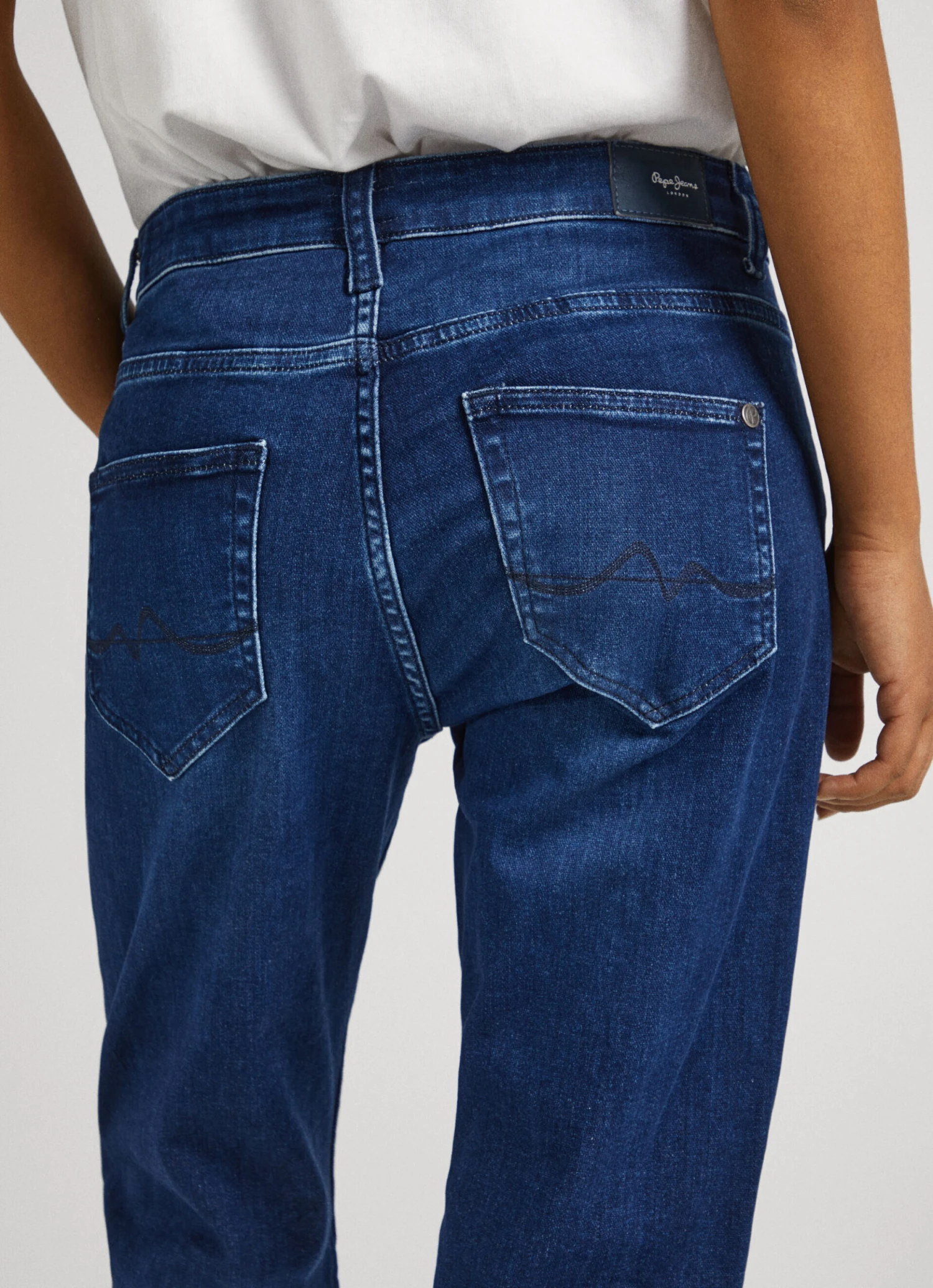 CAREY RELAXED FIT MID-RISE JEANS 7 CAREY RELAXED FIT MID-RISE JEANS - Image 5